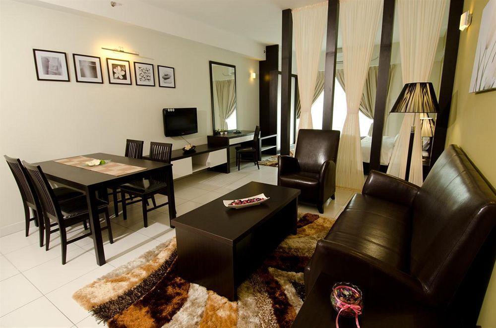 Bayu Marina Resort Johor Bahru Exterior photo