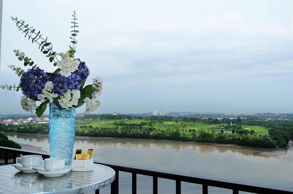 Bayu Marina Resort Johor Bahru Exterior photo