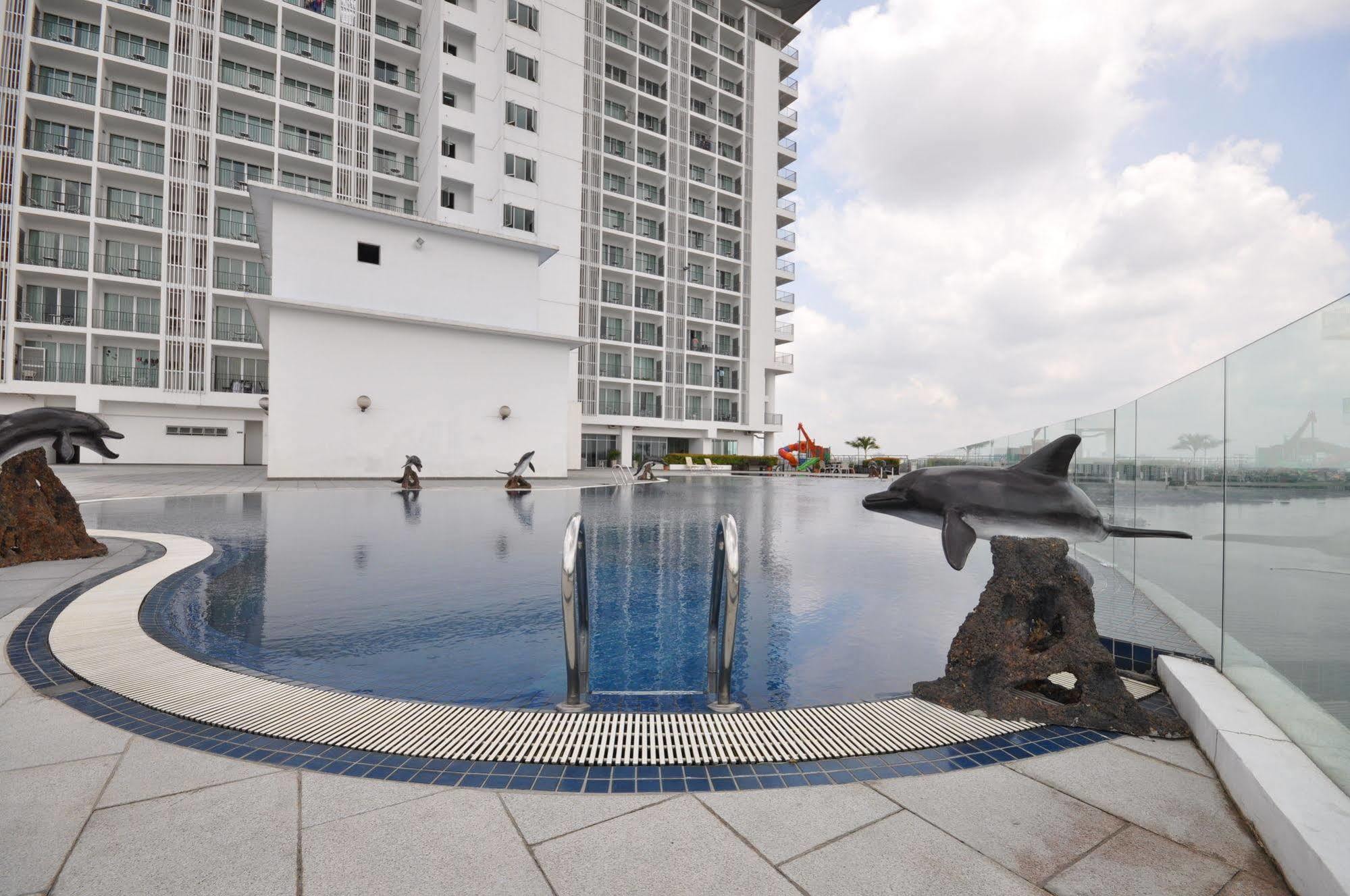 Bayu Marina Resort Johor Bahru Exterior photo