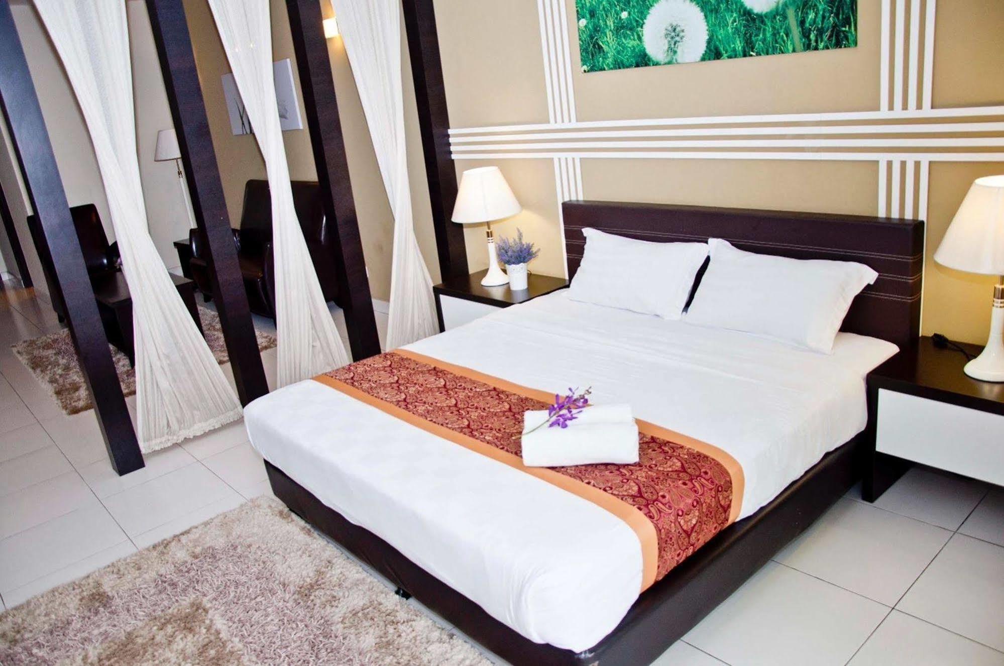 Bayu Marina Resort Johor Bahru Exterior photo