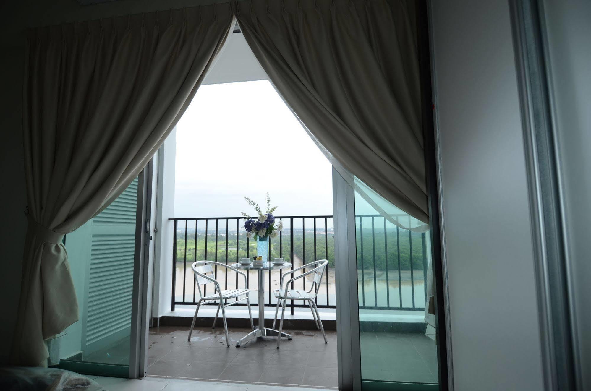 Bayu Marina Resort Johor Bahru Exterior photo