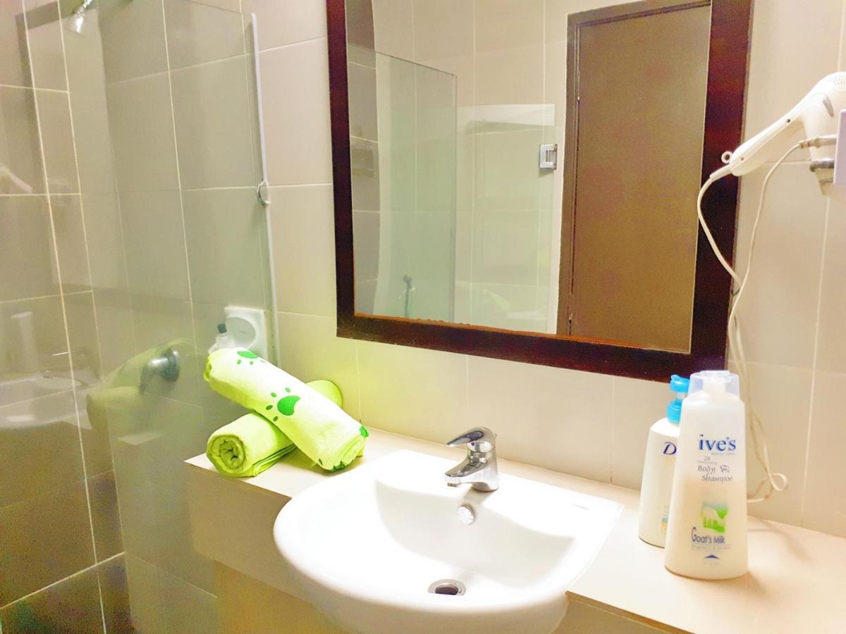 Bayu Marina Resort Johor Bahru Exterior photo